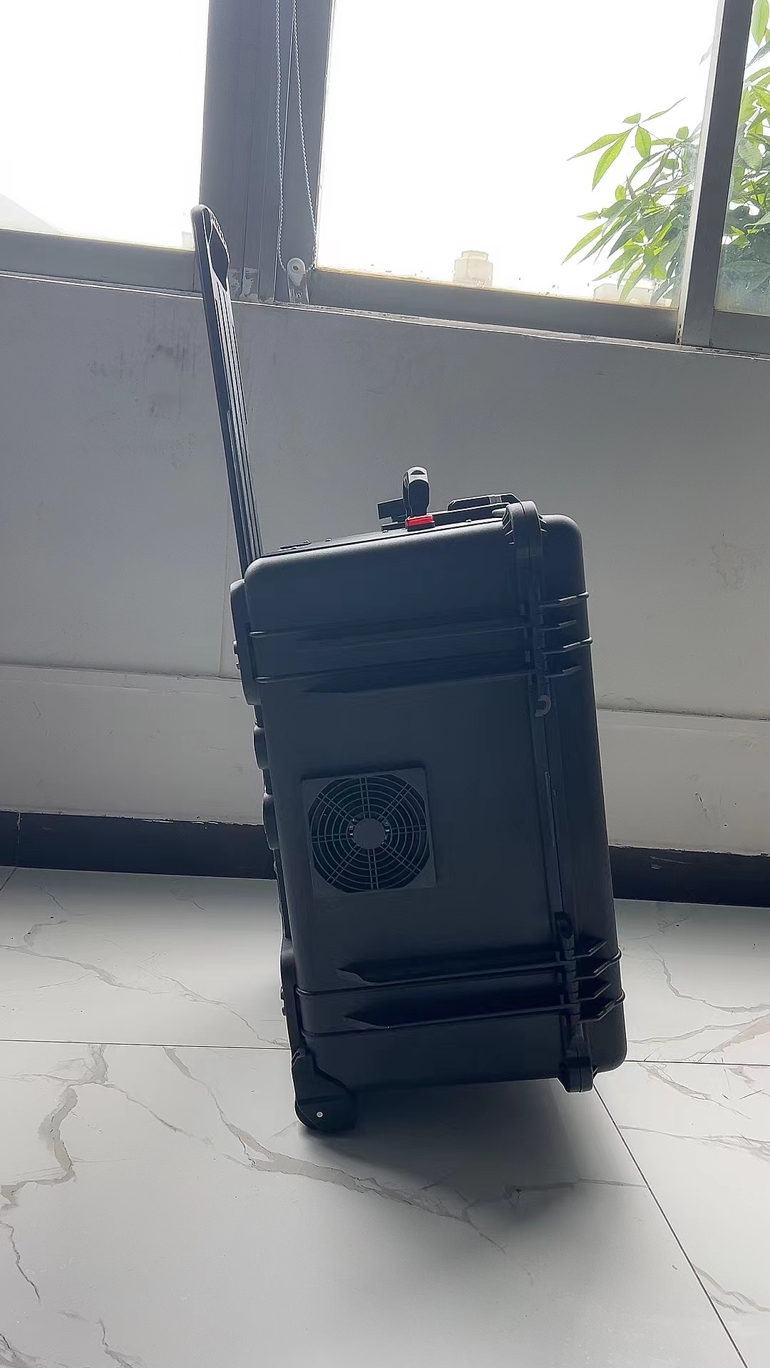 霍尔果斯手拉箱型移动通信干扰器